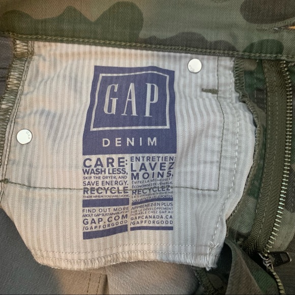 3 For $30 GAP True skinny ankle high-rise camo jeans. - Picture 3 of 4